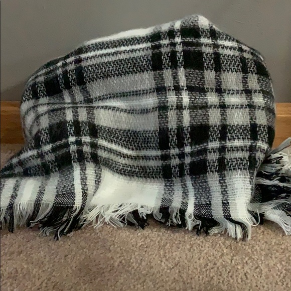 Scarf - Picture 1 of 2